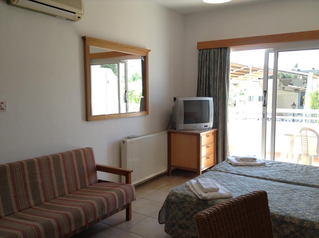 Valana Hotel Apartments Limassol Exterior photo