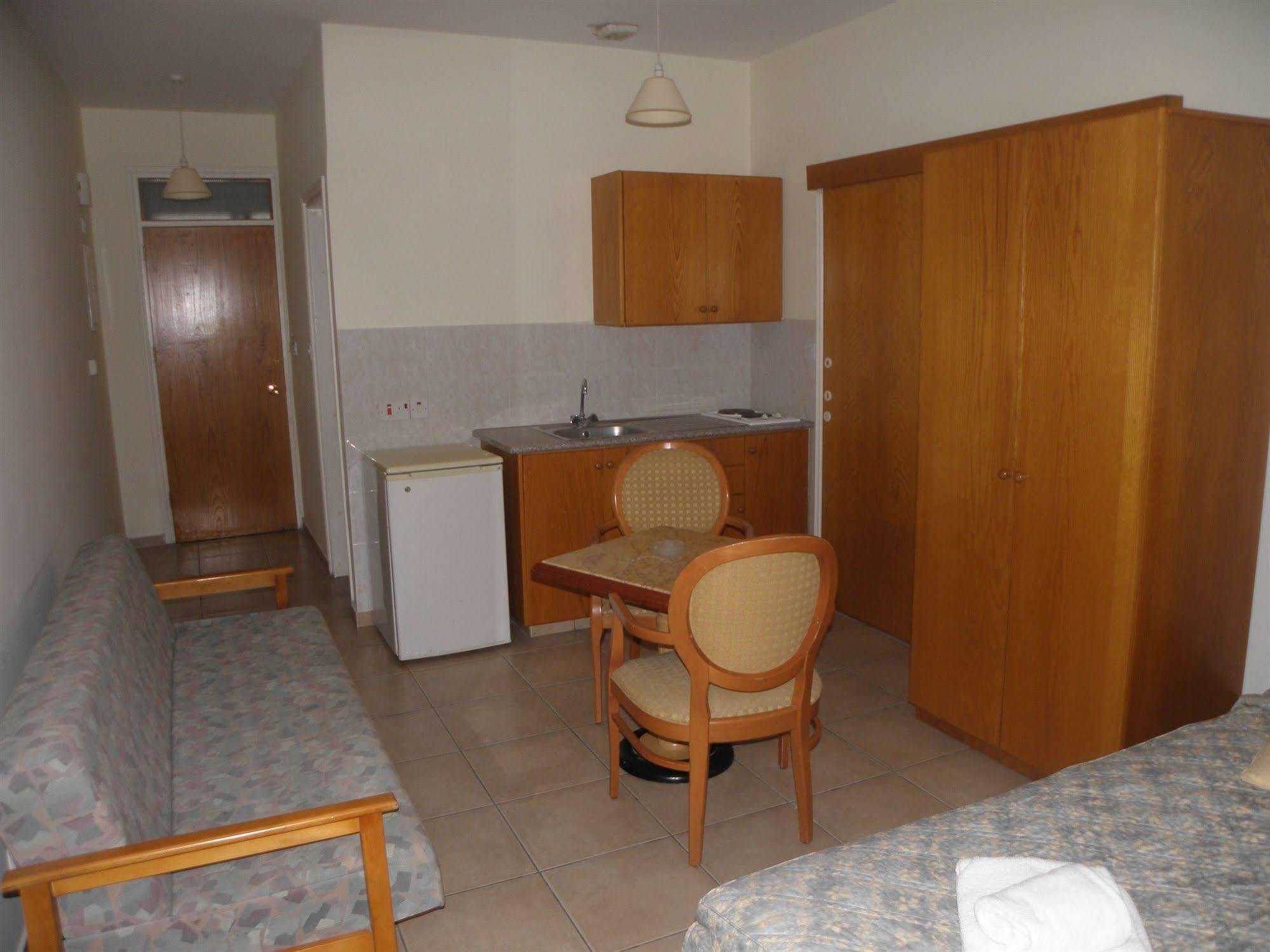 Valana Hotel Apartments Limassol Exterior photo