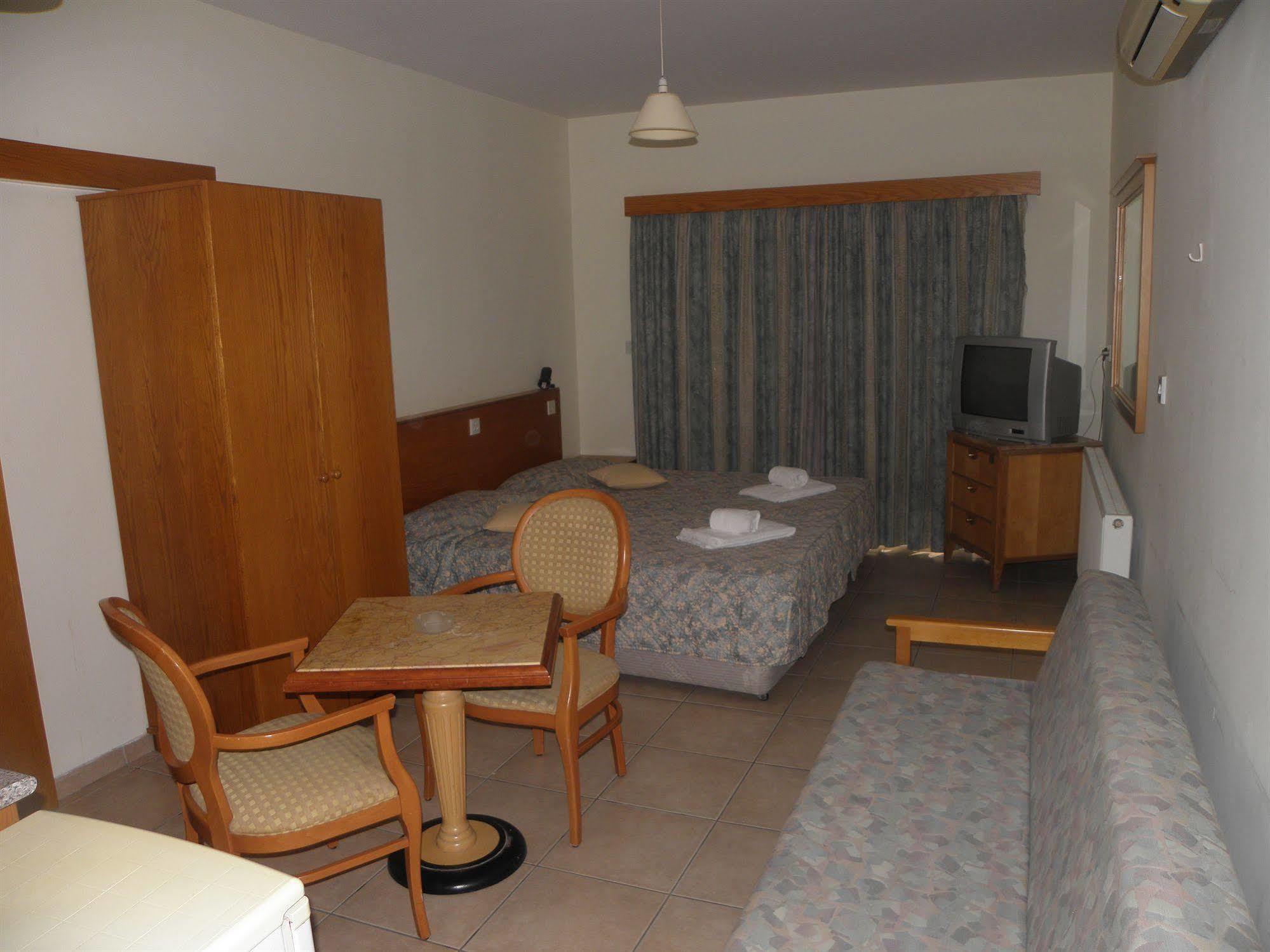 Valana Hotel Apartments Limassol Exterior photo